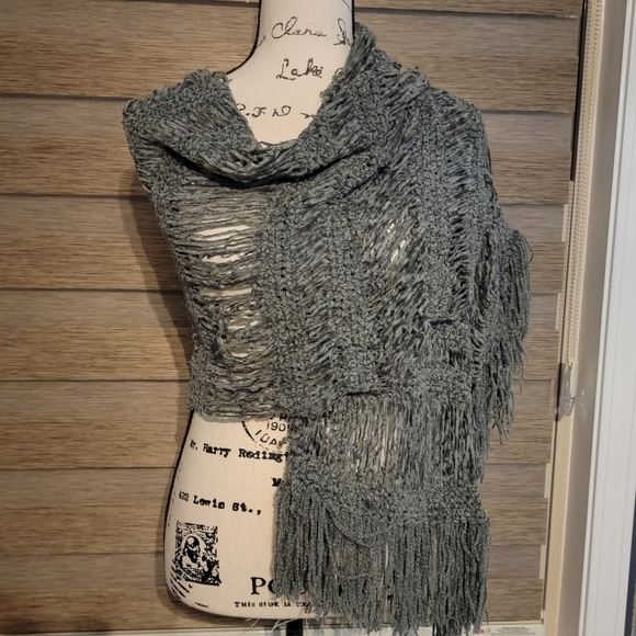 Handmade Gray Knit Scarf - Picture 2 of 6
